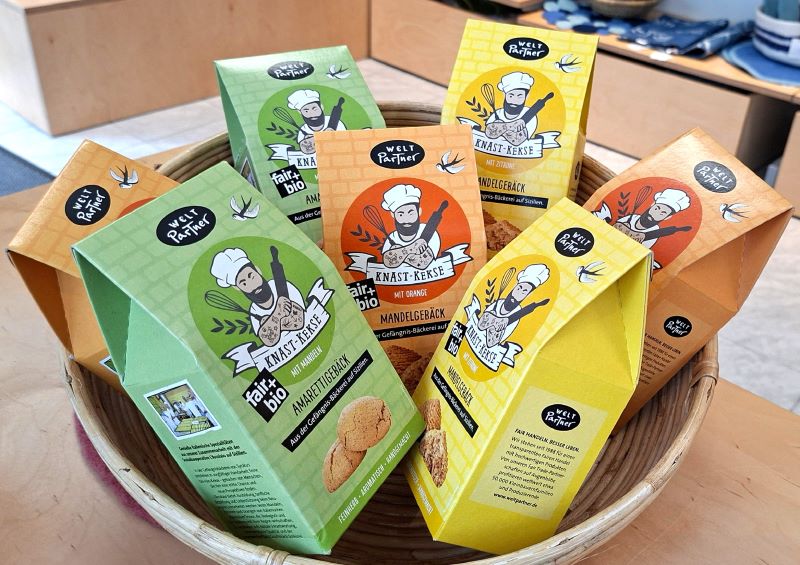 Drei Sorten Knastkekse: Mit Mandeln, mit Mandeln und Orangen, mit Mandeln und Zitronen.